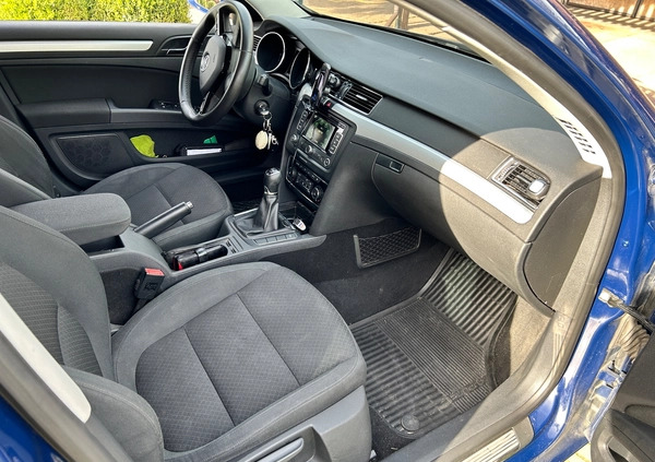 Skoda Superb cena 40500 przebieg: 300000, rok produkcji 2015 z Sochaczew małe 106
